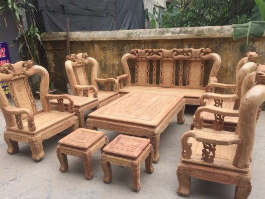 Bàn ghế gỗ hương sang trọng – Bàn ghế gỗ hương sang trọng của chúng tôi là sự lựa chọn hoàn hảo cho không gian phòng khách của bạn. Với chất liệu gỗ hương cao cấp, cùng kiểu dáng đơn giản nhưng tinh tế, sản phẩm này sẽ mang đến cho không gian sống của bạn một vẻ đẹp đầy ấn tượng.